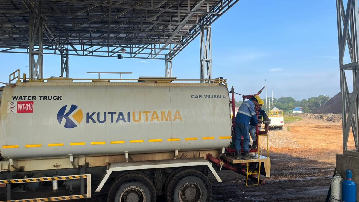Water truck Kutai Utama WT-010 berkapasitas 20.000 liter